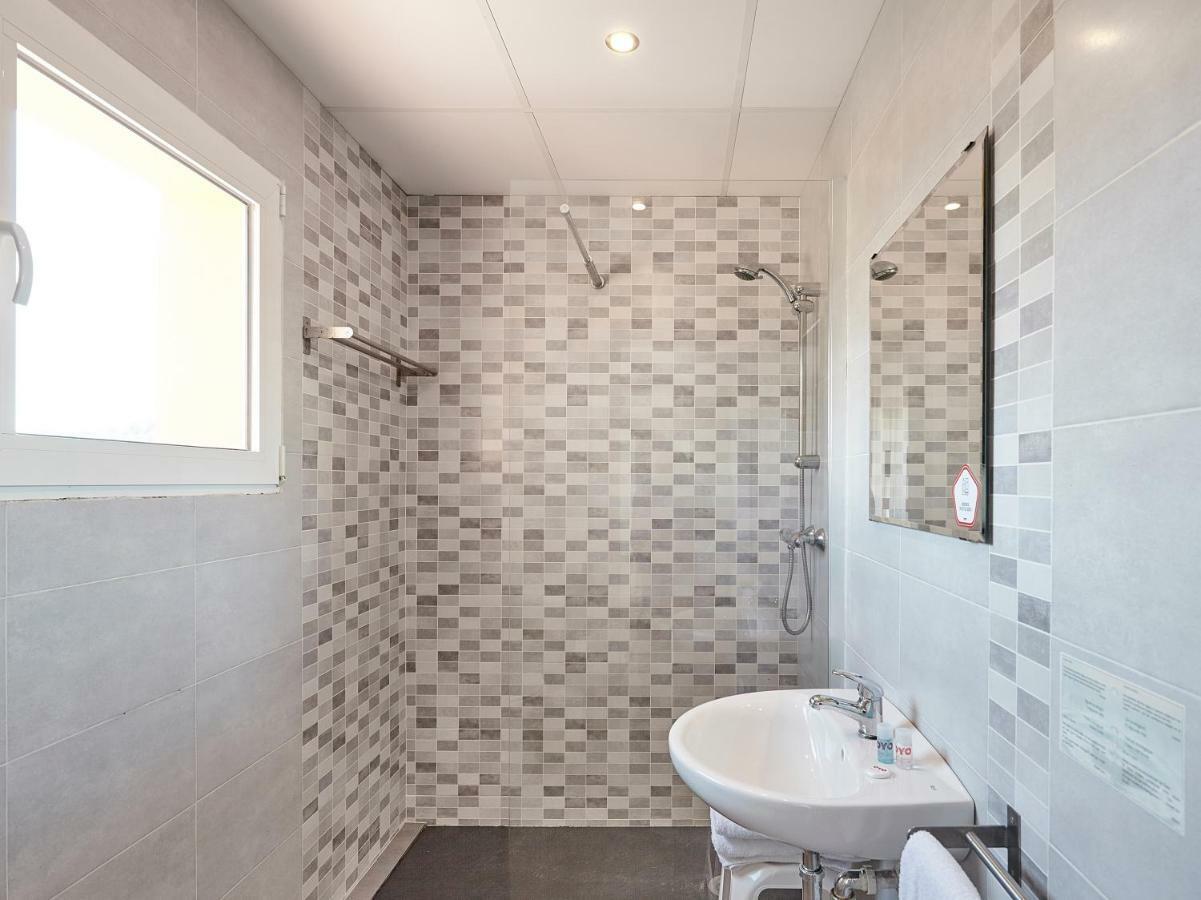 Hostal Mas Ferrer Cornellá de Terri المظهر الخارجي الصورة