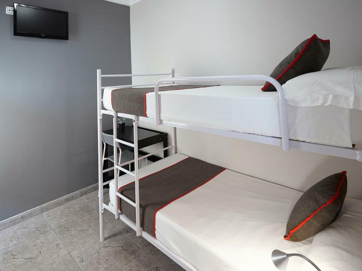 Hostal Mas Ferrer Cornellá de Terri المظهر الخارجي الصورة