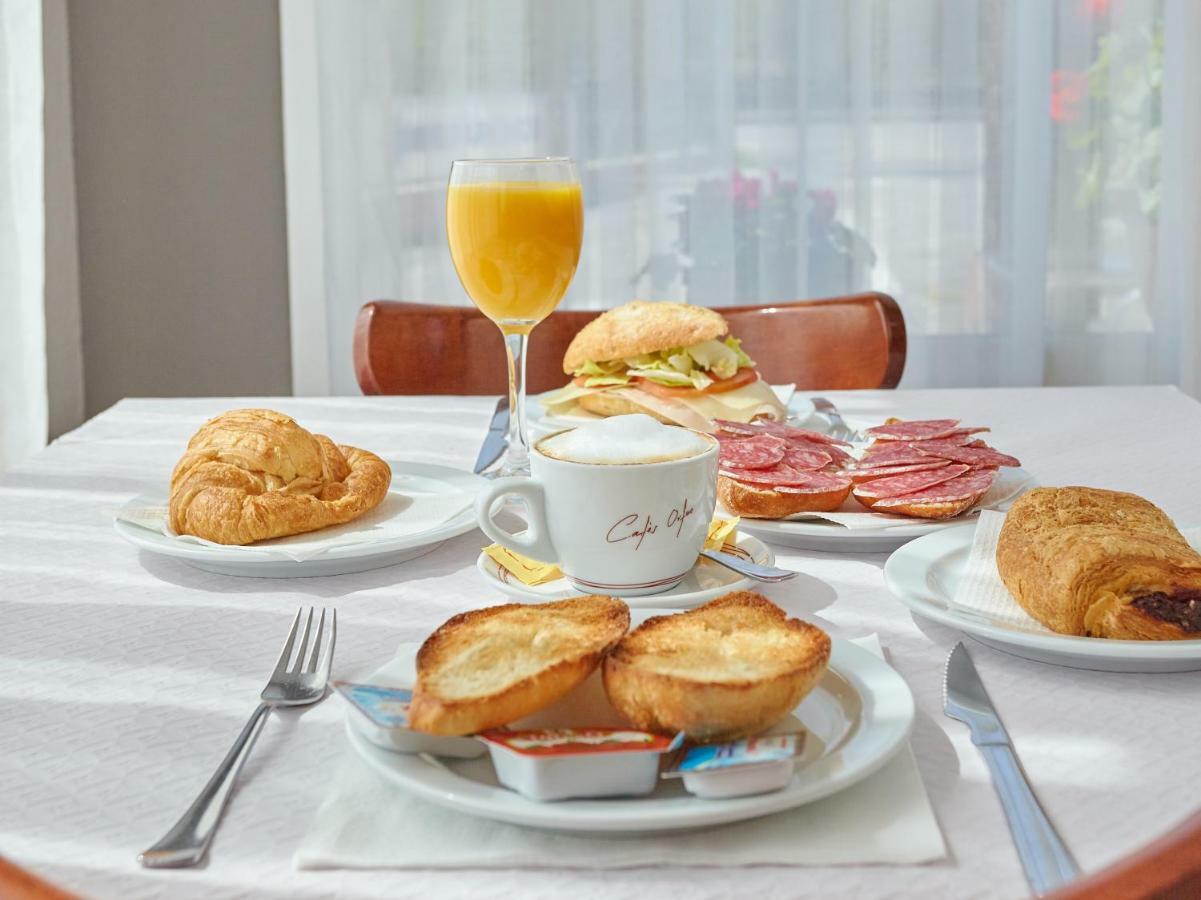 Hostal Mas Ferrer Cornellá de Terri المظهر الخارجي الصورة